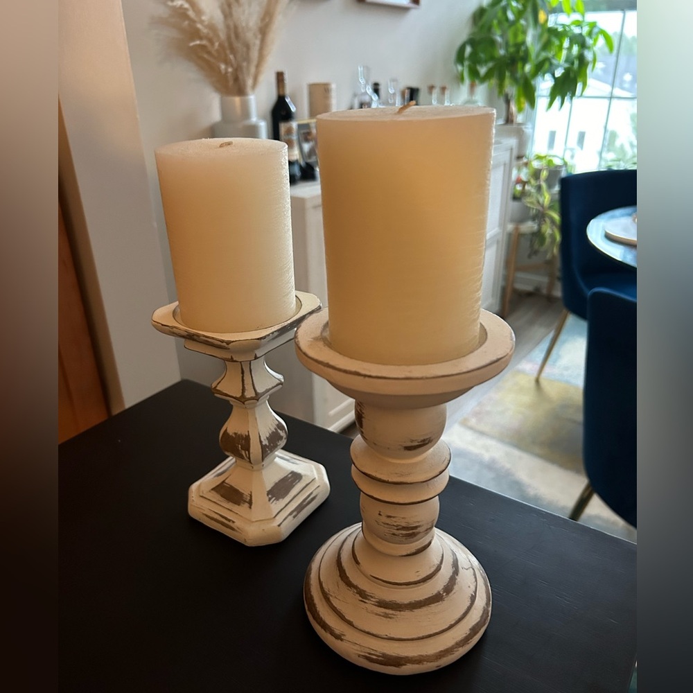 2 candle holders (candles included)